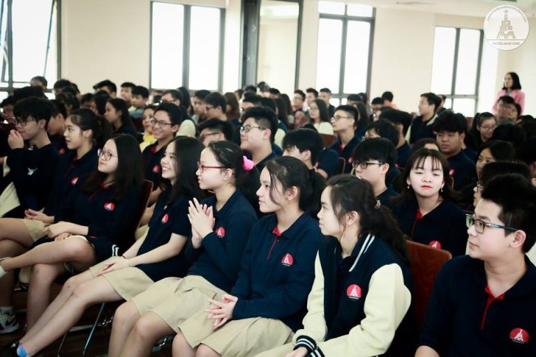 Cha mẹ phải làm gì trong việc nuôi dạy trẻ “cứng đầu”?