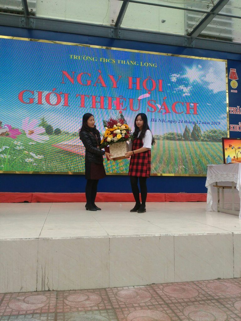 Việt An Books tổ chức sự kiện ra mắt sách tại trường THCS Thăng Long trong dịp Giáng Sinh 25/12/2019