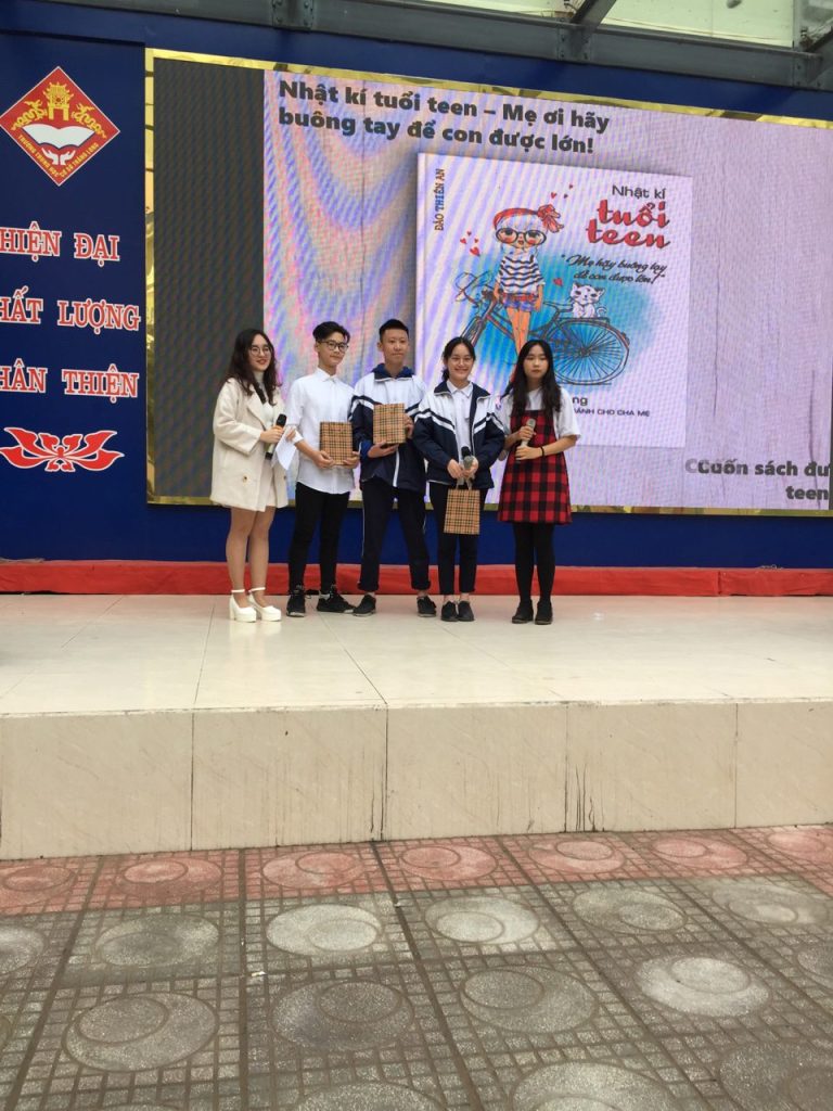 Trẻ trong độ tuổi từ 11 – 14 thường dễ rơi vào trầm cảm – cha mẹ phải làm gì để đồng hành cùng con?